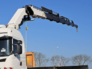 Grúa fija con capacidad de 11.500 kg.